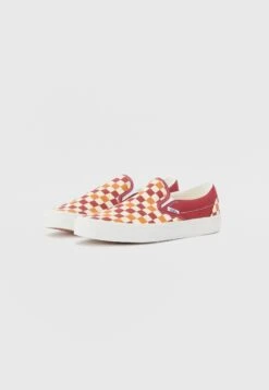 Vans CLASSIC UNISEX - Slip-ons - Red -Vans Shop UK d71f378a859a47e893c97064359381ee