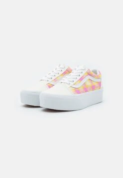Vans Ua Old Skool Stackform - Trainers - Pastel Pink -Vans Shop UK d96c4332f46b4d55a56c23ef04b99644
