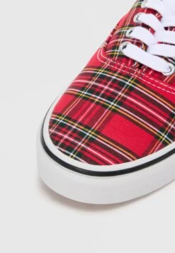 Vans AUTHENTIC UNISEX - Trainers - Red -Vans Shop UK dafd69b5fdb34318ad61b902a4dec5ce