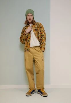 Vans Ultrarange Exo Mte-1 Unisex - Trainers - Butternut/Moss Gray -Vans Shop UK dc397eeb76df48cd98b3f28de1ab3feb