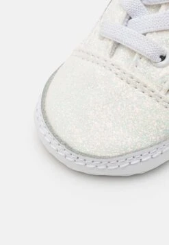 Vans In Old Skool Crib Unisex - Baby Gifts - White -Vans Shop UK dc67739aa24a480dba68842d74900a7d