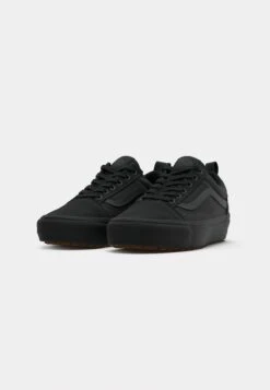Vans MTE OLD SKOOL INSULATED UNISEX - Trainers - Black -Vans Shop UK dd68df180d1047c58ed137665c526068