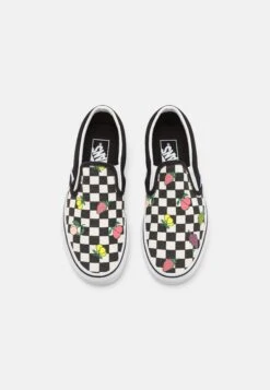 Vans Classic Slip On - Trainers -Vans Shop UK df266f9f7b394833be883fb8b1ced495