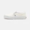 Vans Classic Slip-On Unisex - Trainers - White -Vans Shop UK e00eddd9228445bfb5b77e308477b4af