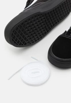 Vans Old Skool Unisex - Trainers - Black/True White -Vans Shop UK e0e91fbf4cbc47139b5e6e93384911b1