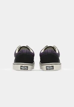 Vans OLD SKOOL UNISEX - Skate Shoes - Purple -Vans Shop UK e176dca2fce648d9891d73593c3c8d06