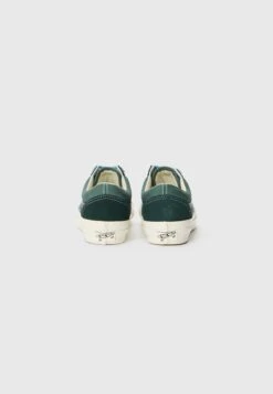 Vans PREMIUM OLD SKOOL UNISEX - Trainers - Pop Lace Scarab -Vans Shop UK e1dd492fd3d84ff79891f247ca34b08c
