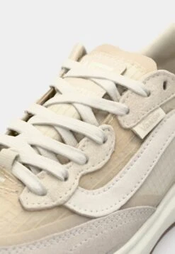 Vans MTE ULTRARANGE 2.0 SE UNISEX - Trainers - Vintage White -Vans Shop UK e3bd515ac66f424db80fc2766fec8be0