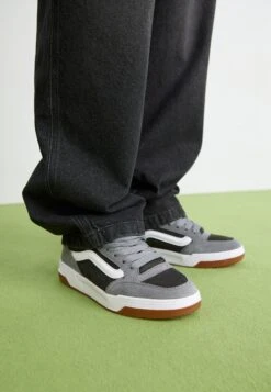 Vans HYLANE UNISEX - Skate Shoes - Gray