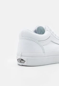 Vans Uy Old Skool - Trainers - True White -Vans Shop UK ea84ae61132c4e73a5a2854958f9dfb0