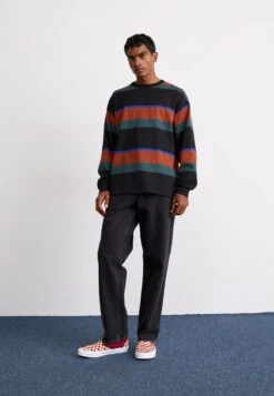 Vans CLASSIC UNISEX - Slip-ons - Red -Vans Shop UK ebb5d7f16e044d4ea6c6c36e5d46c145