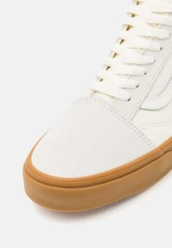 Vans OLD SKOOL UNISEX - Trainers - Marshmallow -Vans Shop UK ec006fc4da2b4d85bbe84617d1e94e4d