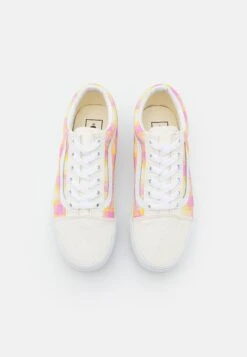 Vans Ua Old Skool Stackform - Trainers - Pastel Pink -Vans Shop UK ee3b1935f65e4f359cc93cbc62a8685f