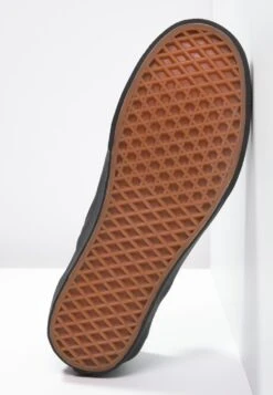 Vans Ua Classic Slip-On Unisex - Slip-Ons - Black -Vans Shop UK ef70de64437644bfaf6b806f832d0b05