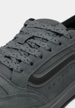 Vans HYLANE UNISEX - Skate Shoes - Tonal Pewter 27 Vans HYLANE UNISEX - Skate Shoes - Tonal Pewter -Vans Shop UK f092d249ee7d488d90d121c900ee0958