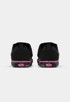 Vans KNU SKOOL UNISEX - Skate Shoes - Black/raspberry Radiance -Vans Shop UK f09aabf3001640839b3c137b7dcbf3bb