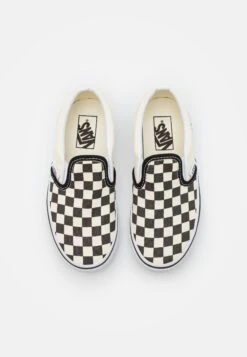 Vans Classic Slip-On Unisex - Slip-Ons - Black/White -Vans Shop UK f0f76ef2f792462195a29bfd61727f4b