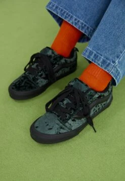 Vans KNU SKOOL UNISEX - Skate Shoes - Khaki -Vans Shop UK f15afb4de5914378bb303224aa12781a