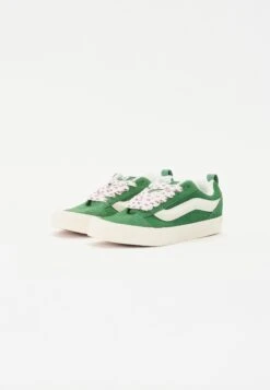Vans KNU SKOOL UNISEX - Skate Shoes - Green/white -Vans Shop UK f1fcc09c73664f8c9b48894fab9a5cad