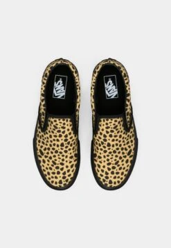 Vans CLASSIC SLIP ON UNISEX - Slip-ons - Black -Vans Shop UK f3cebddecfd64ac1af7052decfcc02c5