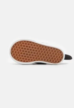 Vans Triceratops Slip-On Unisex - Trainers - Black/True White -Vans Shop UK f3d1c575ed9d4fb0837aa0d66ed3fa1f