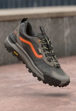 Vans MTE CROSSPATH XC GORE TEX UNISEX - Trainers - Black/orange