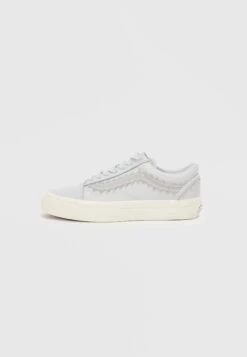 Vans OLD SKOOL - Trainers - Marshmallow -Vans Shop UK f4d178f3d2d0457ea0298a4916958dfa 1