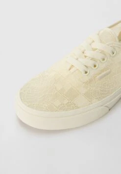 Vans AUTHENTIC - Trainers - Chouchou Marshmallow -Vans Shop UK f4e24beea6e542438ba7852438fcfddd