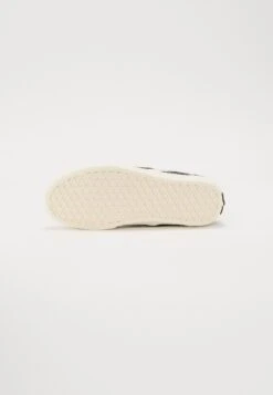 Vans CLASSIC SLIP ON UNISEX - Trainers - Black -Vans Shop UK f60c6c9d37c149169cc1c1df16c9f94f