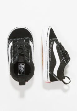 Vans IN OLD SKOOL CRIB - Trainers - Black/true White -Vans Shop UK f68ee801f96c455c988d0152644ce40d
