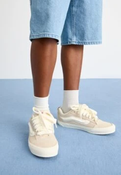 Vans KNU SKOOL - Trainers - Black -Vans Shop UK f89fa77b1a304bd99c1a9cb0f84d4da7