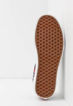 Vans Era - Trainers - Black/Red/True White -Vans Shop UK fa48495f80914231aede51e62b8afe87