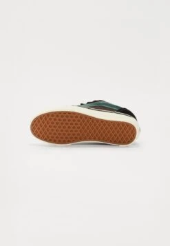 Vans KNU SKOOL UNISEX - Trainers - Dark Green -Vans Shop UK fbbd0ece4f2e45bfaab8531a59db8147