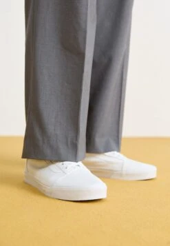 Vans OLD SKOOL UNISEX - Trainers - Oatmeal Gum -Vans Shop UK fe12d16997434213a462b197847c854a