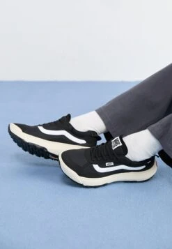 Vans MTE CROSSPATH UNISEX - Trainers - Black/white -Vans Shop UK ff7522c8ce734b84aebe5b1d29fb692b